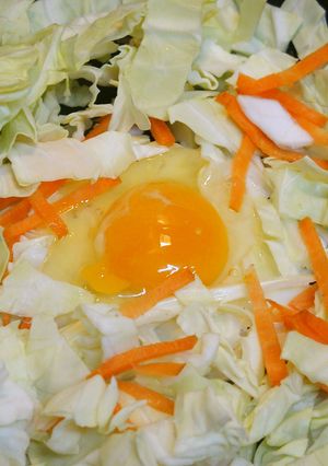 巣ごもり卵(きゃべつとにんじん)-レシピのメイン写真