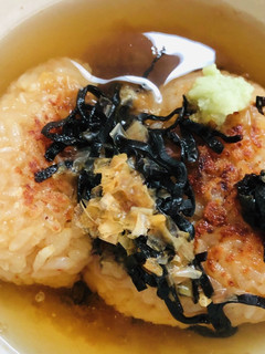 芳ばしさ香る焼きおにぎりのお茶漬け-レシピのメイン写真