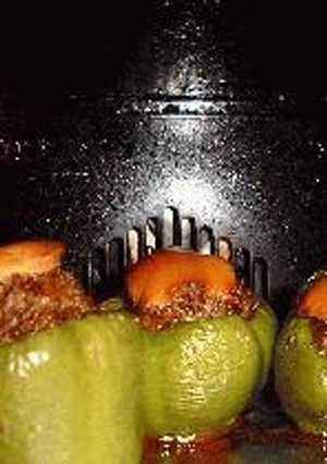 ちょっとスパイシーなパプリカの肉詰め-レシピのメイン写真