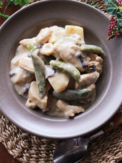 鶏胸肉とスナップえんどうの豆乳クリーム煮-レシピのメイン写真