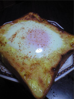 ピリッと簡単目玉焼きトースト-レシピのメイン写真