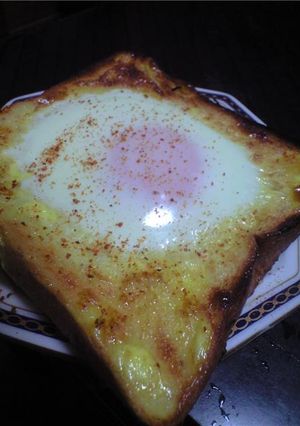 ピリッと簡単目玉焼きトースト-レシピのメイン写真