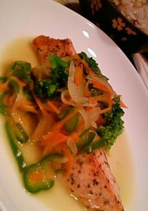 鮭のムニエル　～彩り野菜のバターソース～-レシピのメイン写真