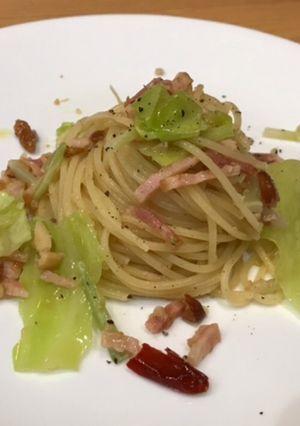 ブロッコリーの茎とナッツのペペロンチーノ-レシピのメイン写真