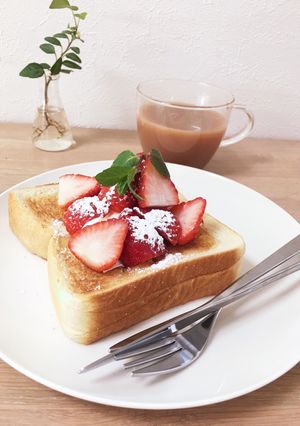 いちごたっぷりトースト★簡単おやつカフェ-レシピのメイン写真