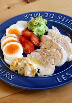 塩アボカドで食べる鶏ハム-レシピのメイン写真