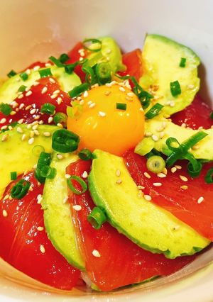 簡単♡黄金比のタレでアボカド漬けマグロ丼-レシピのメイン写真