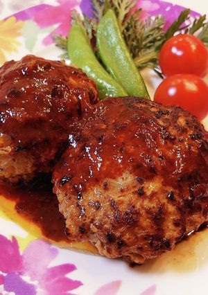 定番*肉汁あふれるハンバーグ-レシピのメイン写真