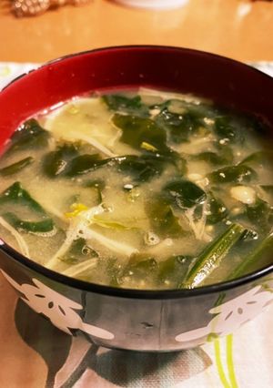 簡単ほうれん草とわかめの味噌汁^_^-レシピのメイン写真