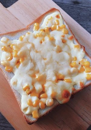 朝食に♡チーズマヨコーンパン♡-レシピのメイン写真