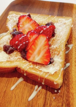 苺&クリームチーズ小倉トースト-レシピのメイン写真