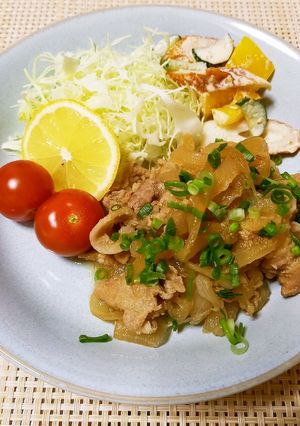 夜ご飯に！豚バラ肉と玉ねぎの甘辛炒め-レシピのメイン写真