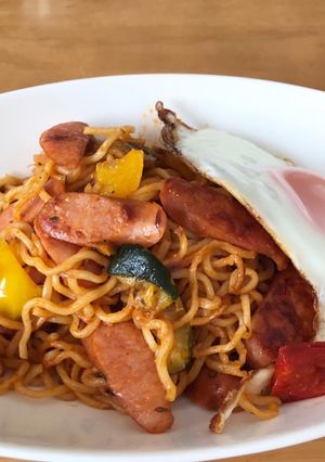 ジャンバラヤ風☆焼きそば目玉焼きのっけ-レシピのメイン写真