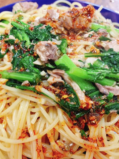 鯖缶と春菊のピリ辛ラー油パスタ-レシピのメイン写真