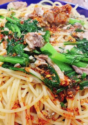 鯖缶と春菊のピリ辛ラー油パスタ-レシピのメイン写真