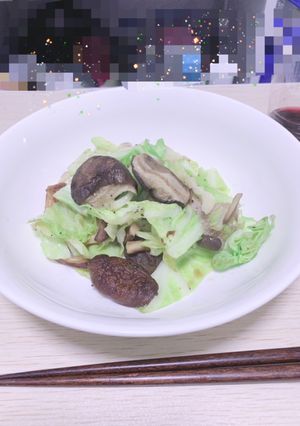 シンプルに☆椎茸と春キャベツの塩炒め-レシピのメイン写真