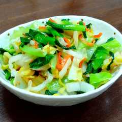 รูปของ 不思議、野菜炒めのような中華和え物!