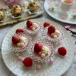 ホワイトチョコがポイントのいちごムース
