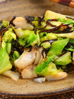 時短!タラと春キャベツの塩昆布炒め-レシピのメイン写真