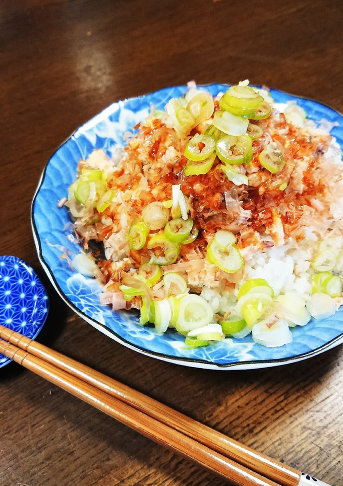 ◇簡単ランチ◇おかかネギが旨い！鮭缶丼-レシピのメイン写真
