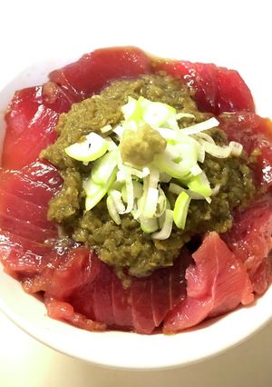 漬けマグロとめかぶ丼-レシピのメイン写真