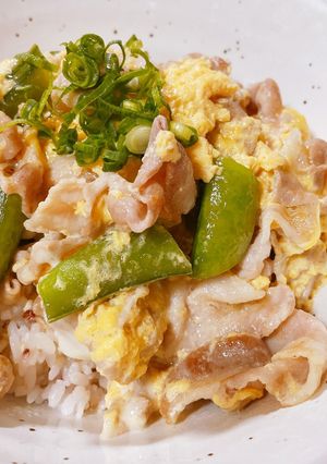 豚バラとスナップえんどうの卵とじ丼-レシピのメイン写真