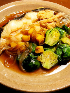 野菜で甘い魚の煮つけ 芽キャベツ発酵玉葱-レシピのメイン写真