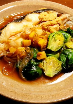 野菜で甘い魚の煮つけ 芽キャベツ発酵玉葱-レシピのメイン写真