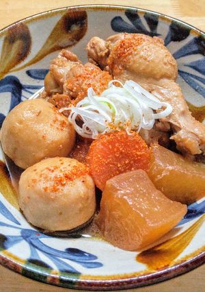 鳥手羽元に大根と人参と冷凍里芋の味噌煮-レシピのメイン写真