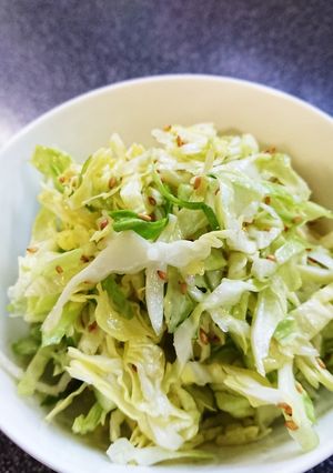 胡麻油香る♪爽やか春キャベツの塩麹サラダ-レシピのメイン写真