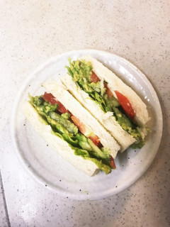 食パンでアボカド野菜サンドイッチ-レシピのメイン写真