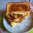 納豆キムチ入り玉子焼きのホットサンド