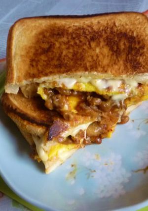 納豆キムチ入り玉子焼きのホットサンド-レシピのメイン写真