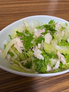 セロリとほぐしチキンのごま油サラダ-レシピのメイン写真