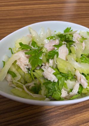セロリとほぐしチキンのごま油サラダ-レシピのメイン写真