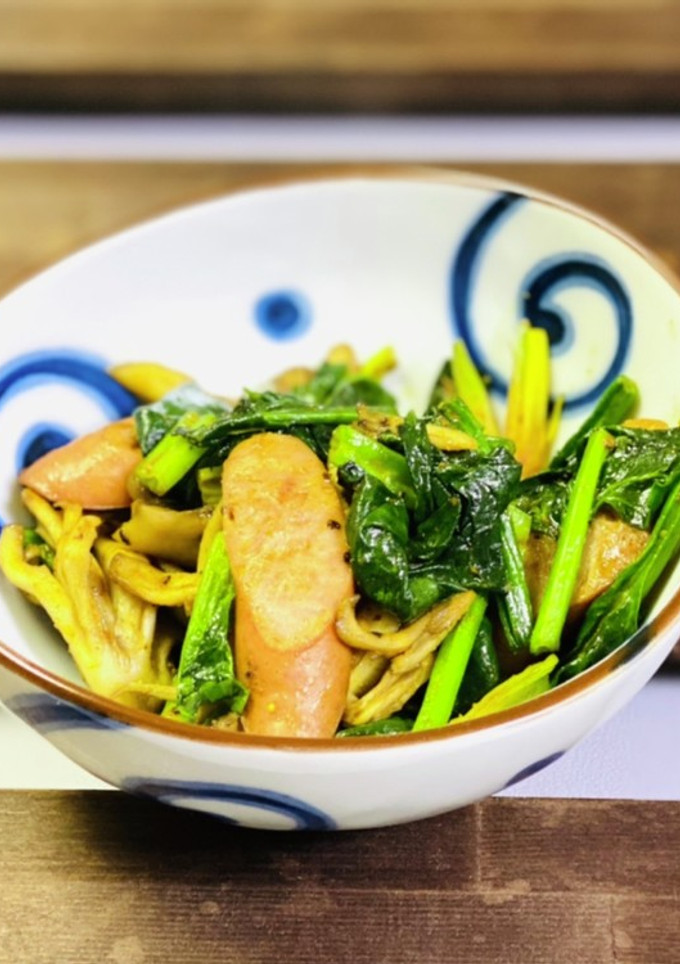 ほうれん草と舞茸とソーセージのカレー炒め-レシピのメイン写真