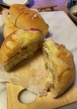 クリームコロッケ入りのチーズパン-レシピのメイン写真