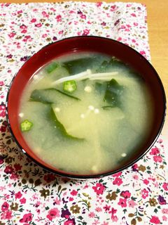 美味しいオクラとじゃがいもの味噌汁です。-レシピのメイン写真