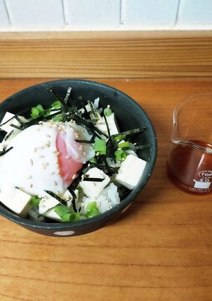 ごま油香る♪温泉卵と豆腐のどんぶり。-レシピのメイン写真