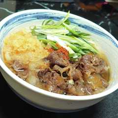 รูปของ 甘辛煮使用出汁まで美味しいコク旨肉うどん