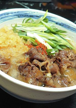 甘辛煮使用出汁まで美味しいコク旨肉うどん-レシピのメイン写真