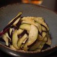 ナスの塩で揉むだけ。