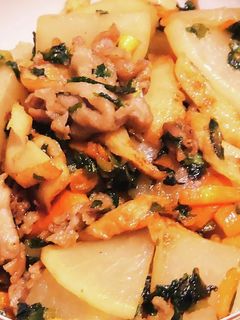 かぶと豚肉と竹輪の炒物。大根葉を添えて-レシピのメイン写真