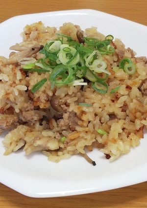 豚ひき肉とシメジの炊き込みご飯-レシピのメイン写真
