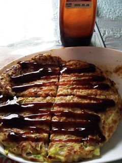 茹で蕎麦のお好み焼きをたこ焼きソースで-レシピのメイン写真