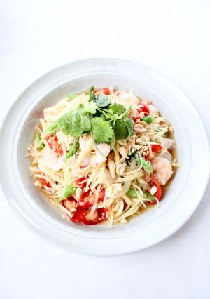 ヘルシーな【青パパイヤのサラダ（ソムタム-レシピのメイン写真