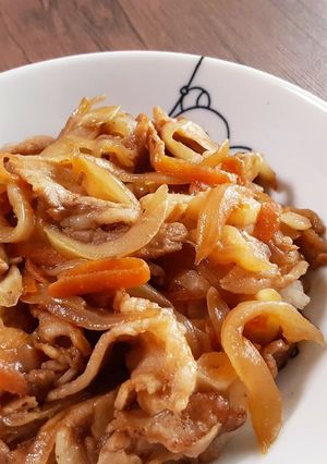 後で食べる人も美味しい丼の盛り方-レシピのメイン写真