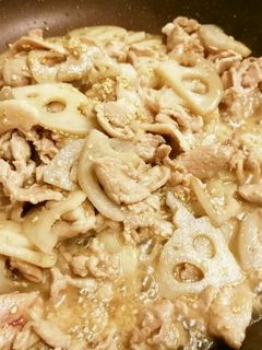 ★みりんと醤油★レンコンと豚肉の炒め煮-レシピのメイン写真