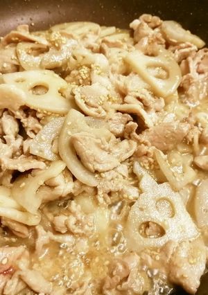 ★みりんと醤油★レンコンと豚肉の炒め煮-レシピのメイン写真