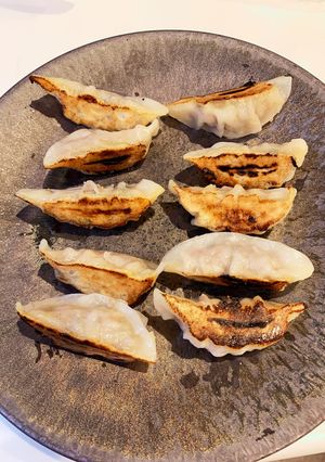 冷凍米粉餃子を鉄のフライパンで焼く-レシピのメイン写真